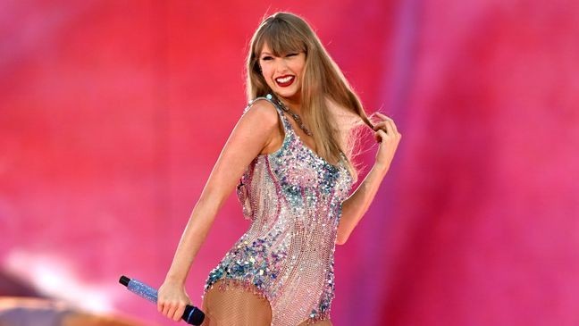 LONDON, ENGLAND - AUGUST 15: (EDITORIAL USE ONLY. NO STANDALONE PUBLICATION USE (NO SPECIAL INTEREST OR SINGLE ARTIST PUBLICATION USE; NO BOOK USE)) . Taylor Swift performs on stage during the "Taylor Swift | The Eras Tour" at Wembley Stadium on August 15, 2024 in London, England. (Photo by Kate Green/Getty Images)