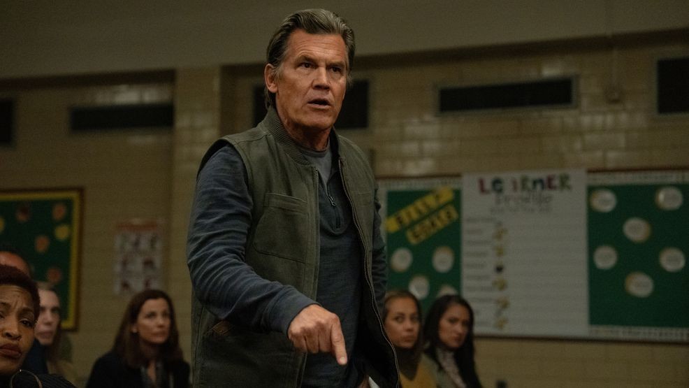 Image for story: 'Weapons' star Josh Brolin thinks the movie is the solution to 'boring' streaming movies