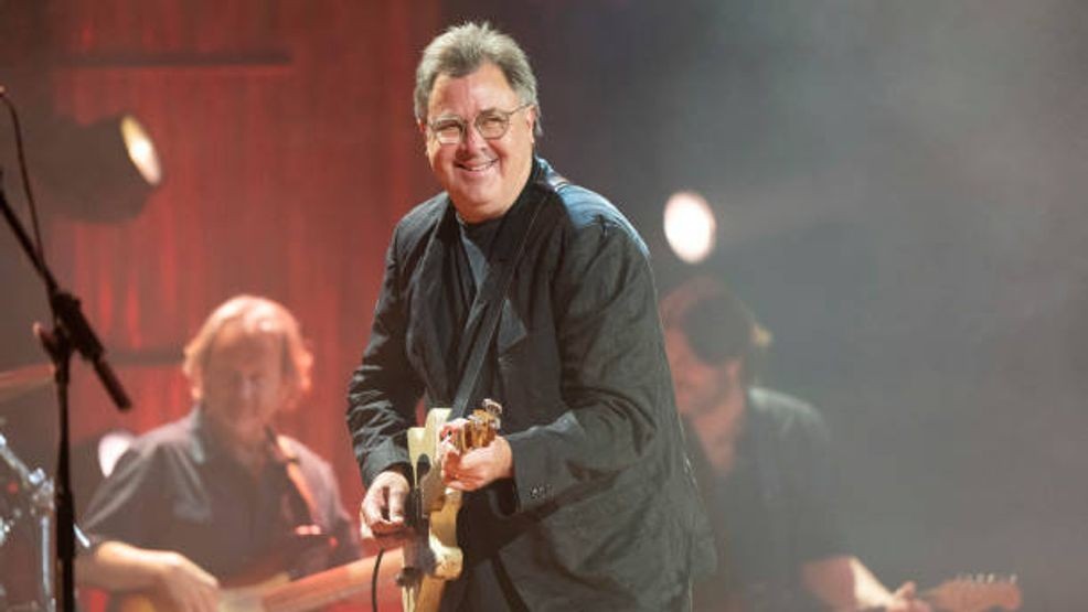Image for story: Vince Gill to receive 2025 CMA Willie Nelson Lifetime Achievement Award in Nashville
