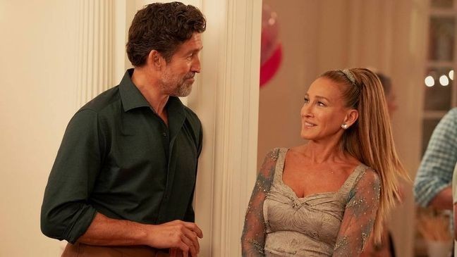 Duncan (Jonathan Cake) and Carrie (Sarah Jessica Parker) seem to have natural chemistry that everyone can see in season 3 of "And Just Like That." (Credit:{&nbsp;}Craig Blankenhorn/HBO Max)