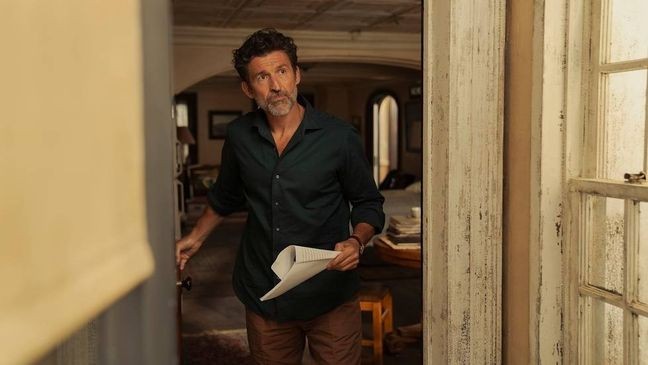 Duncan (Jonathan Cake) could be Carrie's new love interest{&nbsp;}in "And Just Like That" season three. (Credit: Craig Blankenhorn/Max (Credit: Craig Blankenhorn/Max)