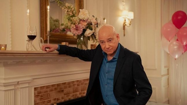 Evan Handler confesses his cancer diagnosis to Charlotte's friends in "And Just Like That " season three, episode 7. (Credit: Craig Blankenhorn/Max)