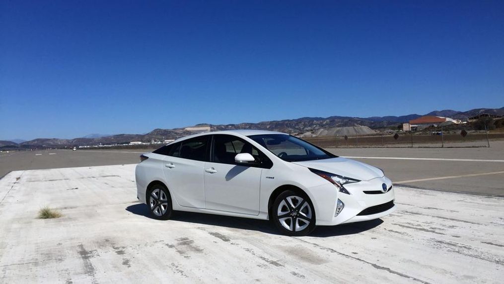 2016 Toyota Prius (Sinclair Broadcast Group / Jill Ciminillo){p}{/p}