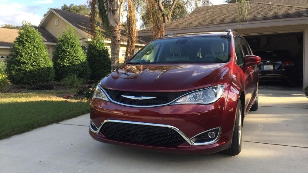 2017 Chrysler Pacifica (Sinclair Broadcast Group / Jill Ciminillo)