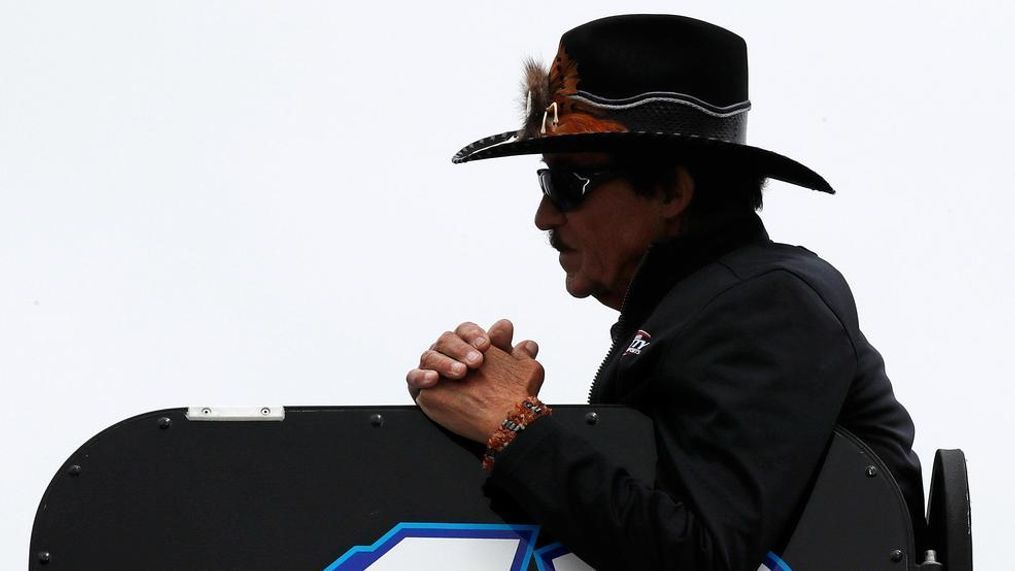 Racing legend Richard Petty watches practice prior to car qualifying for the NASCAR Cup Series auto race at New Hampshire Motor Speedway in Loudon, N.H., Friday, Sept. 22, 2017. (AP Photo/Charles Krupa))