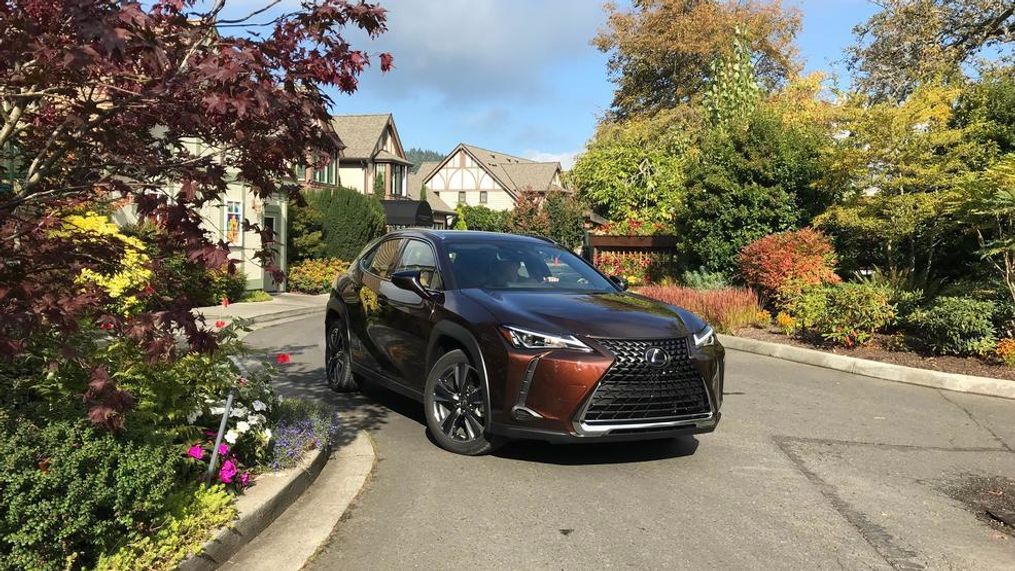 2019 Lexus UX200 (Sinclair Broadcast Group / Jill Ciminillo)