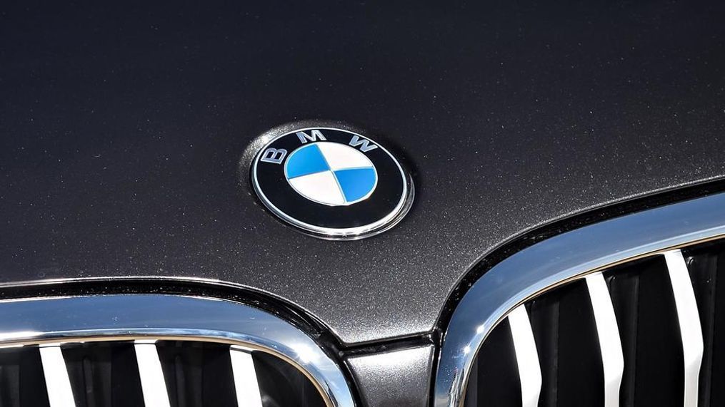 BMW emblem on the X3 xDrive30d (Image courtesy of BMW USA)