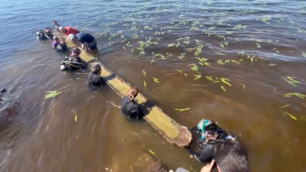 1,000-year-old canoe pulled from North Carolina lake (Credit: North Carolina American Indian Heritage Commission){&nbsp;}