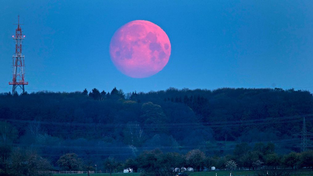 The moon goes down over the Taunus mountains (AP Photo/Michael Probst)