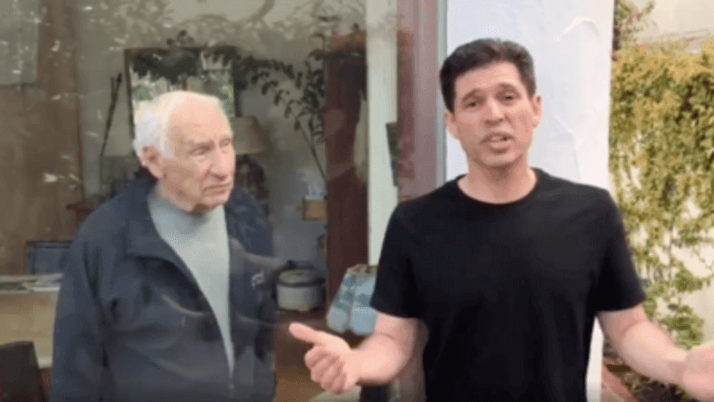 'Don't be a spreader': Mel Brooks and son featured in coronavirus PSA (Max Brooks via Storyful)