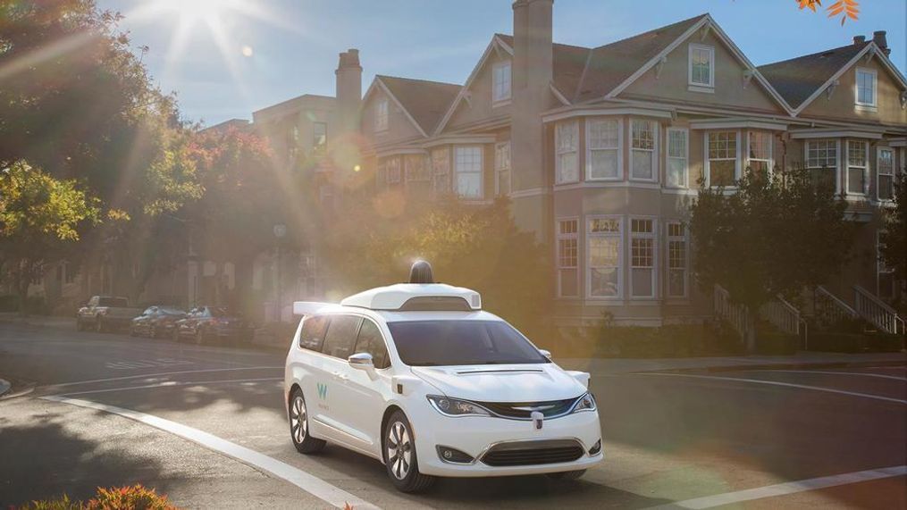 2017 Chrysler Pacific Hybrid minivan equipped with Waymo’s fully self-driving technology (Image courtesy of Fiat Chrysler Automobiles)