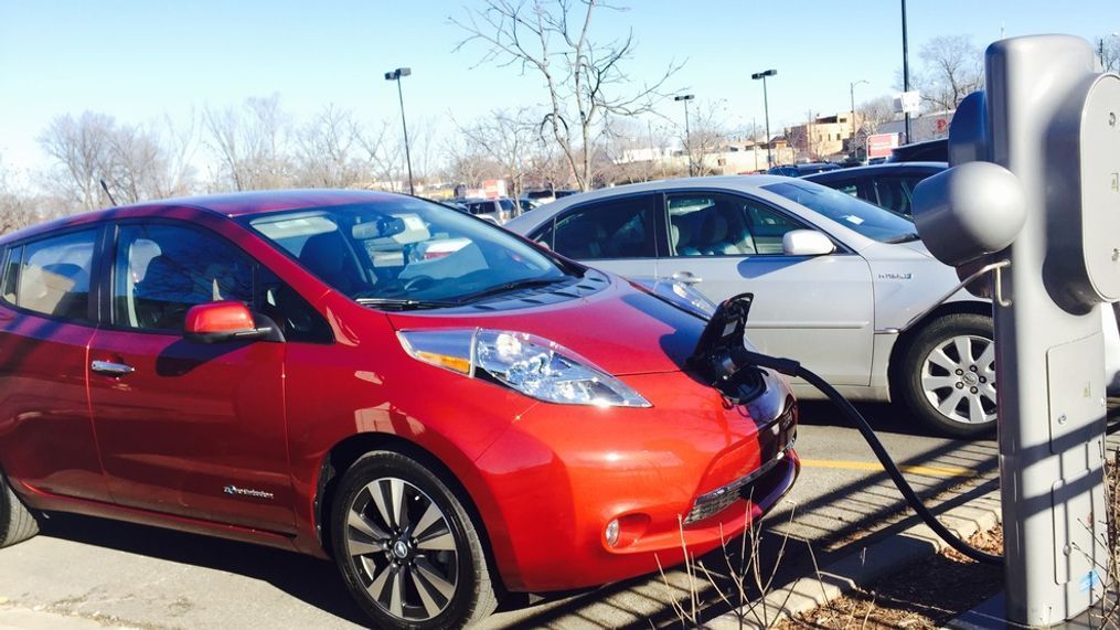 Nissan Leaf at a fast-charge station. (Sinclair Broadcast Group / Jill Ciminillo)