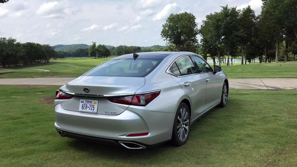 2019 Lexus ES  (Sinclair Broadcast Group / Jill Ciminillo)