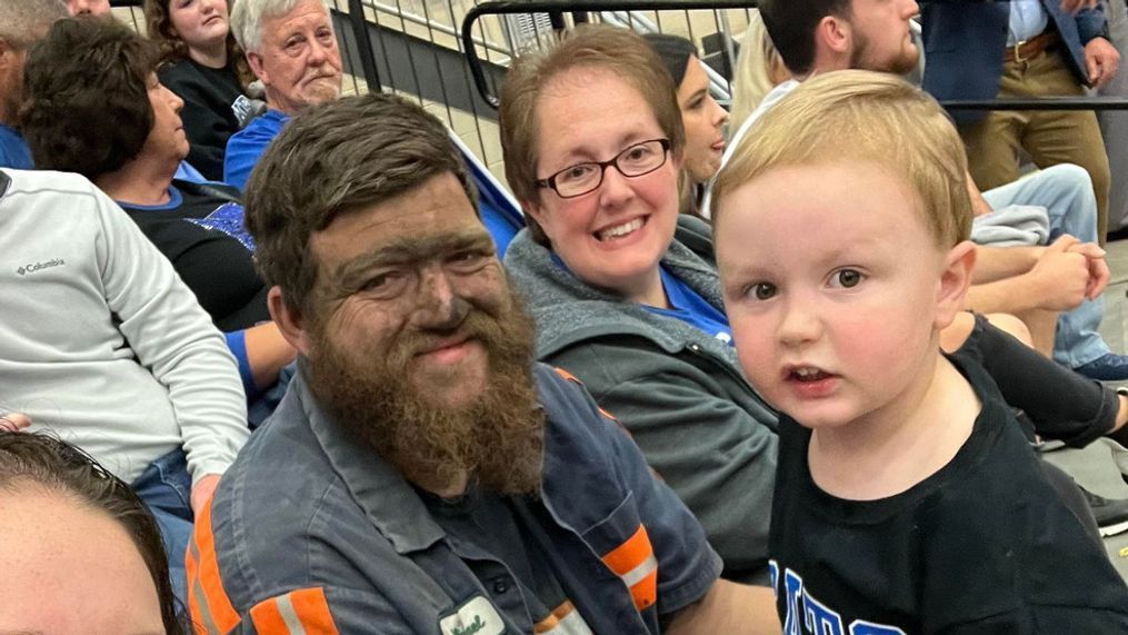 Photo of Kentucky coal miner taking son to UK basketball game after work goes viral (Credit: Mollie McGuire)