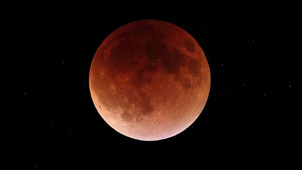 The moon turned blood red during a total lunar eclipse back in 2016. (Richard Bell/WWMT){&nbsp;}