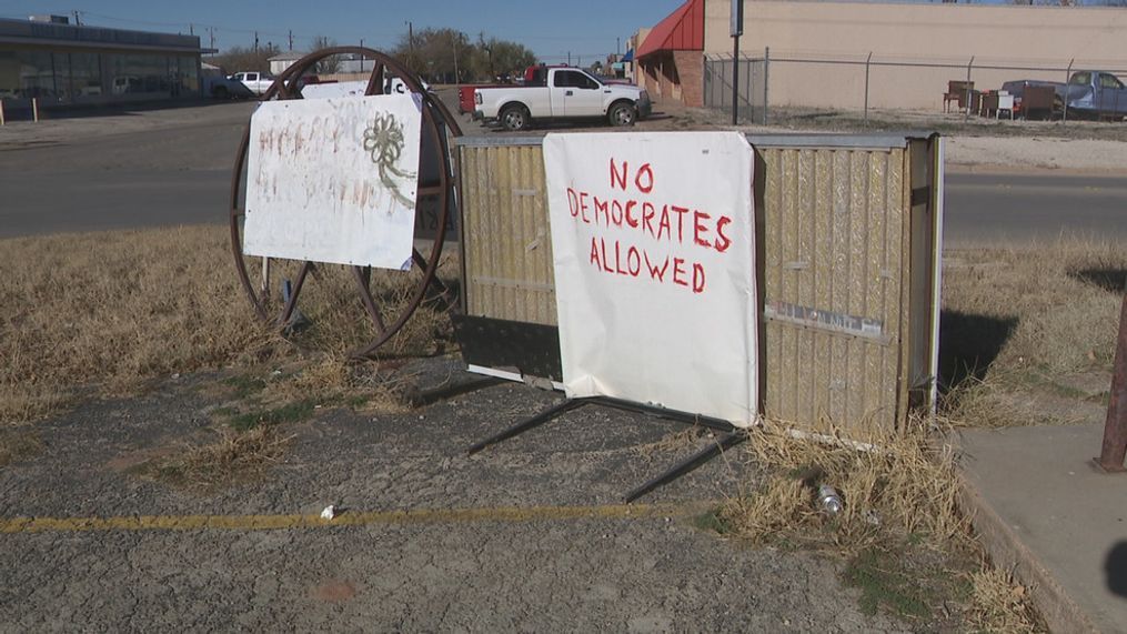 Misspelled sign outside Texas store draws widespread attention online (Photo: KTXS)