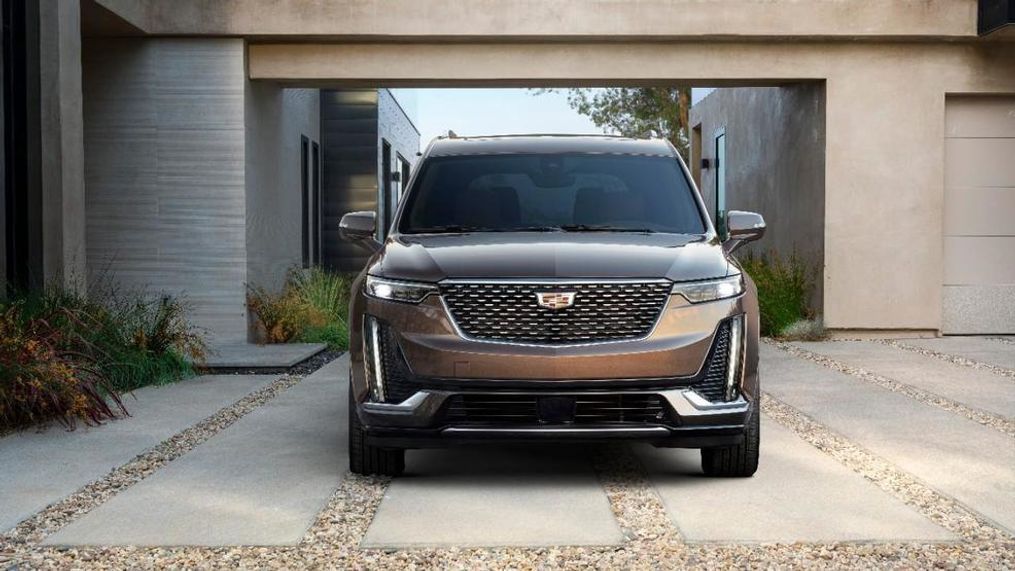 Bright Galvano exterior accents on the exterior distinguish the Cadillac XT6 Premium Luxury model.{&nbsp;} (Photo Credit: GM/Cadillac)