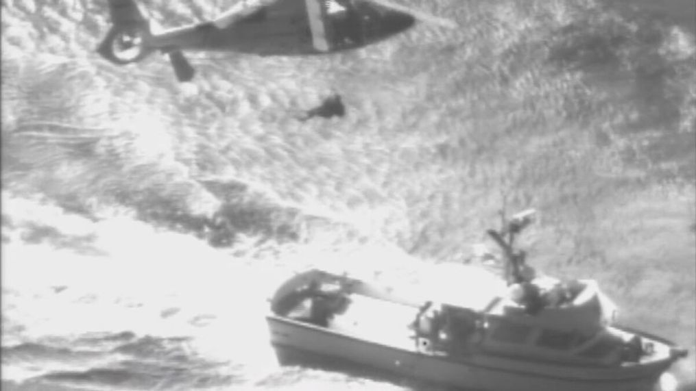 An Air Station Barbers Point MH-65 Dolphin helicopter crew hoists an injured mariner from a fishing vessel off Hawaii in the United States on 27th April 2021. (DVIDS, U.S. Coast Guard District 14 Hawaii Pacific/Clipzilla)