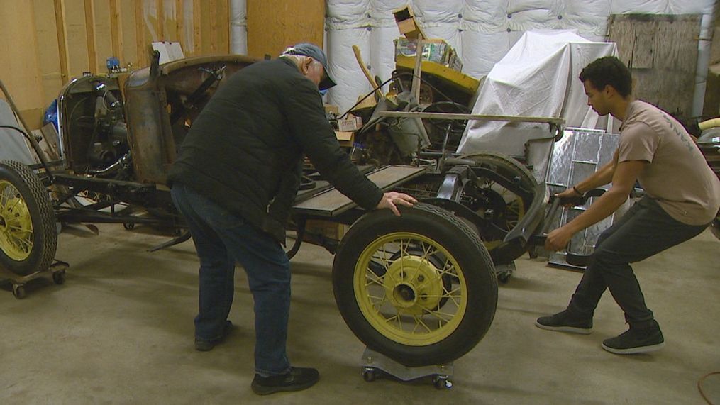 91-year-old car enthusiast, teen bond over restoring vintage Model A Ford (KOMO)