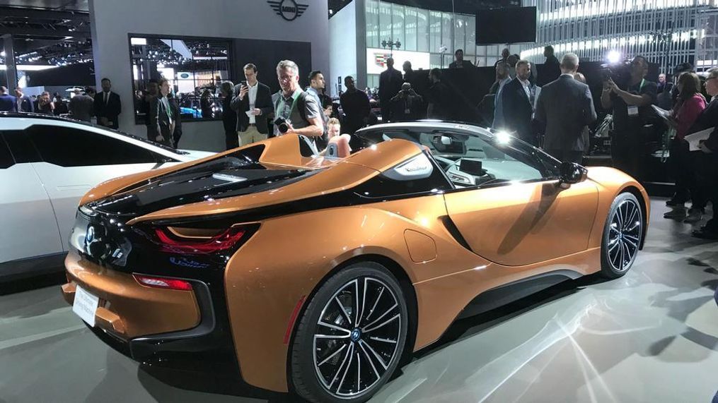 2019 BMW i8 Roadster (Sinclair Broadcast Group / Jill Ciminillo){p}{/p}