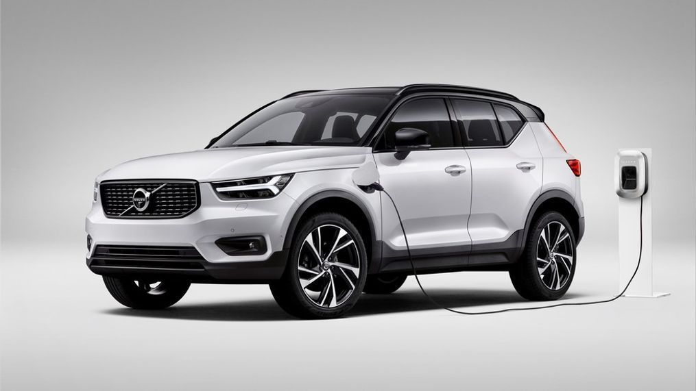 The first all-electric Volvo will be the XC40, which is expected to offer more than 250 miles of range and cost between $35,000 and $40,000. Pictured: the Volvo XC40 T5 plug-in hybrid. (Image courtesy of Volvo Cars Corporation)