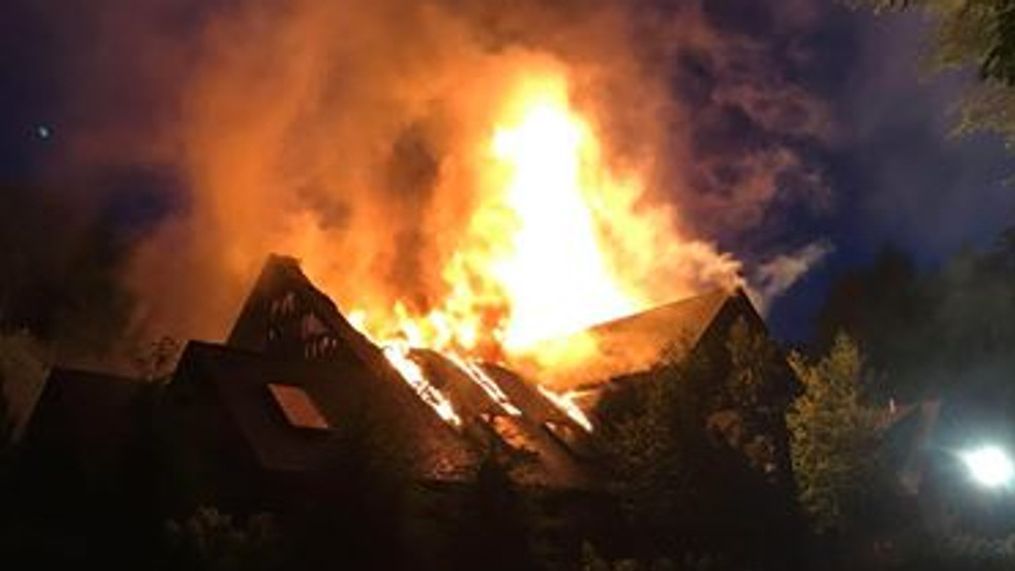 Police confirm there is a fire at a home on Chuckwagon Trail belonging to celebrity cook and television personality Rachael Ray. (Photo: Jeff St. John, Hot Shots Fire Videos){br}