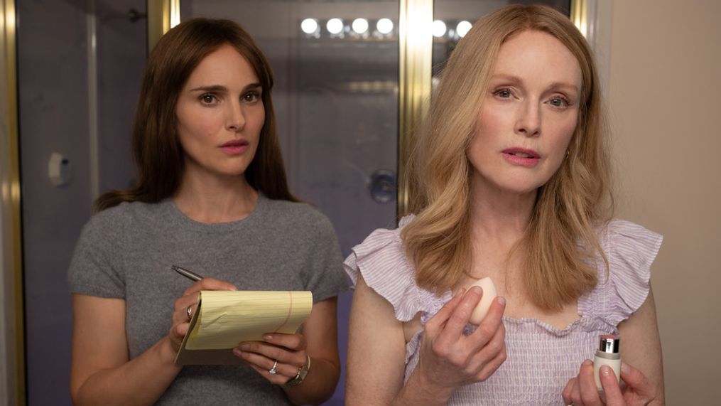 May December. (L to R) Natalie Portman as Elizabeth Berry and Julianne Moore as Gracie Atherton-Yoo in May December. (Photo: Francois Duhamel / courtesy of Netflix)