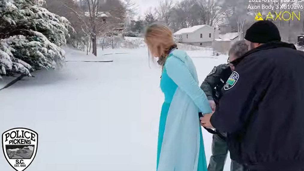 South Carolina officers arrest Elsa during winter storm on January 16, 2022 (Credit: Pickens Police Department)