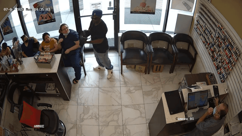 Awkward attempted robbery caught on camera in Georgia (Courtesy: Crime Stoppers Greater Atlanta)