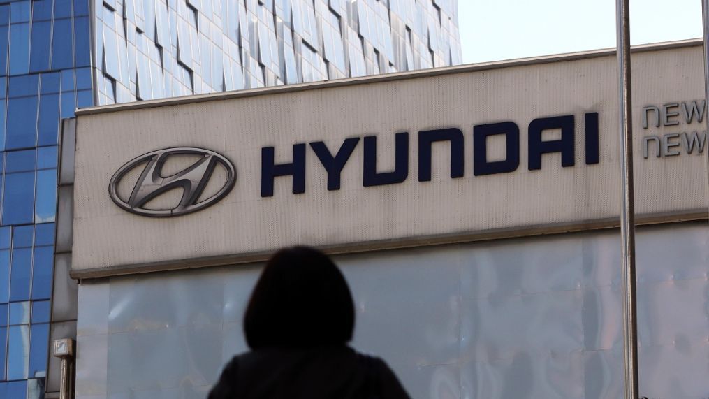 The logo of the Hyundai Motor Co. is displayed at the automaker's showroom in Seoul, South Korea. South Korea ordered Hyundai and Kia on Friday, May 12, 2017 to recall 240,000 vehicles for five types of defects initially raised by a whistleblower. The Transport Ministry said Friday it also asked prosecutors to investigate if South Korea's largest auto group intentionally covered up the defects that could compromise safety. (AP Photo/Lee Jin-man, File)