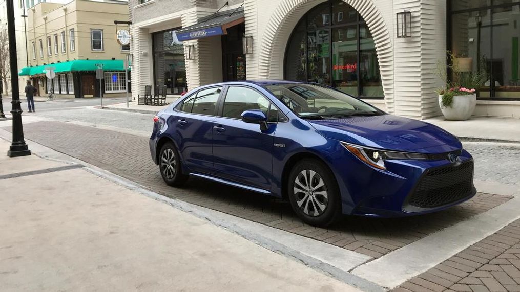 2020 Toyota Corolla LE Hybrid (Sinclair Broadcast Group / Jill Ciminillo)