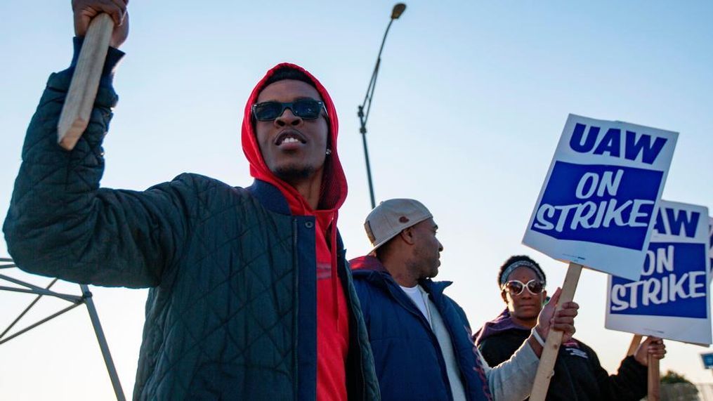 Motorline worker Ray Gladney of Florrisant, materials worker Brookes Robinson of Central West End, and Trim Doorline Worker Danielle Harris of Richmond Heights, picket at the General Motors plant in Wentzville, Mo., on Tuesday, Oct. 22, 2019. (Troy Stolt/St. Louis Post-Dispatch via AP)