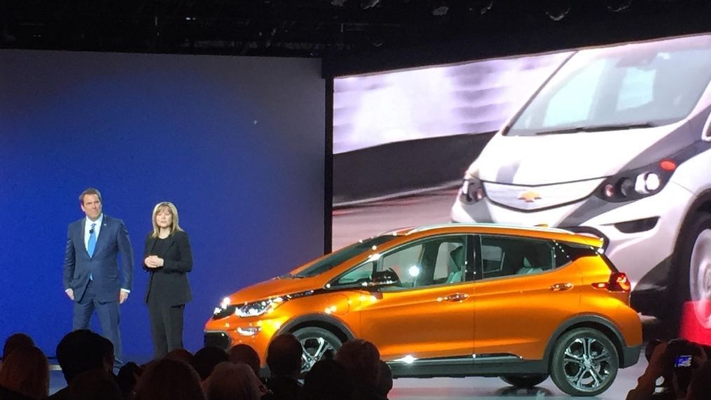 2017 Chevrolet Bolt EV at the 2015 Los Angeles Auto Show (Sinclair Broadcast Group / Jill Ciminillo)