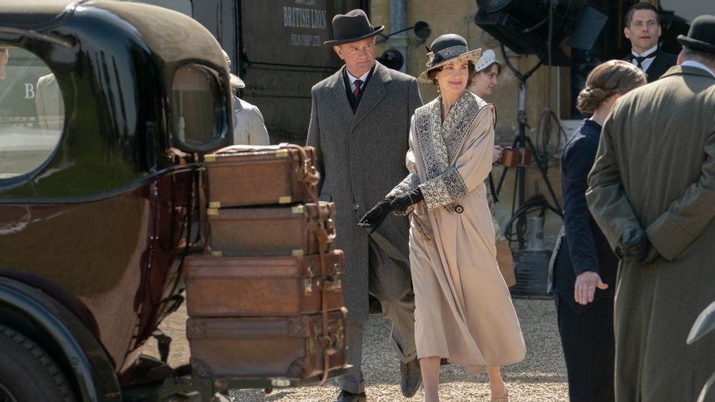 (l-r.) Hugh Bonneville and Elizabeth McGovern star as Robert and Cora Grantham, Robert James Collier as Thomas Barrow, Phyllis Logan as Mrs. Hughes and Jim Carter as Mr. Carson in DOWNTON ABBEY: A New Era, a Focus Features release.Credit: Ben Blackall / © 2022 Focus Features LLC