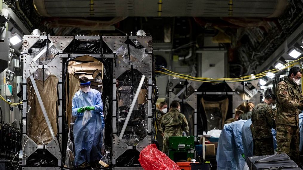 Airmen prepare to off-load COVID-19 patients during the first operational use of the Transport Isolation System at Ramstein Air Base, Germany on April 10, 2020. (Photo:{&nbsp;}Air Force Staff Sgt. Devin Nothstine)