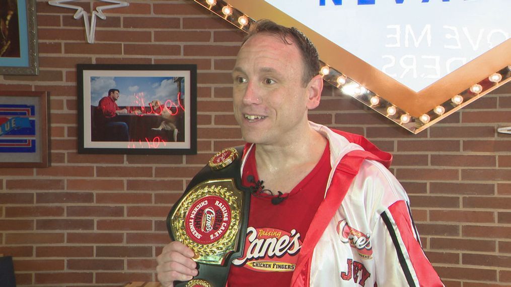 Joey Chestnut to tackle bagel-eating world record in Las Vegas contest (KSNV file photo)