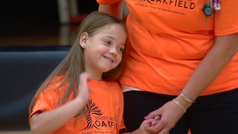 Natasha Fuller smiles during a pep rally in Oakfield, Sept. 1, 2016. (WLUK/Mike Moon)