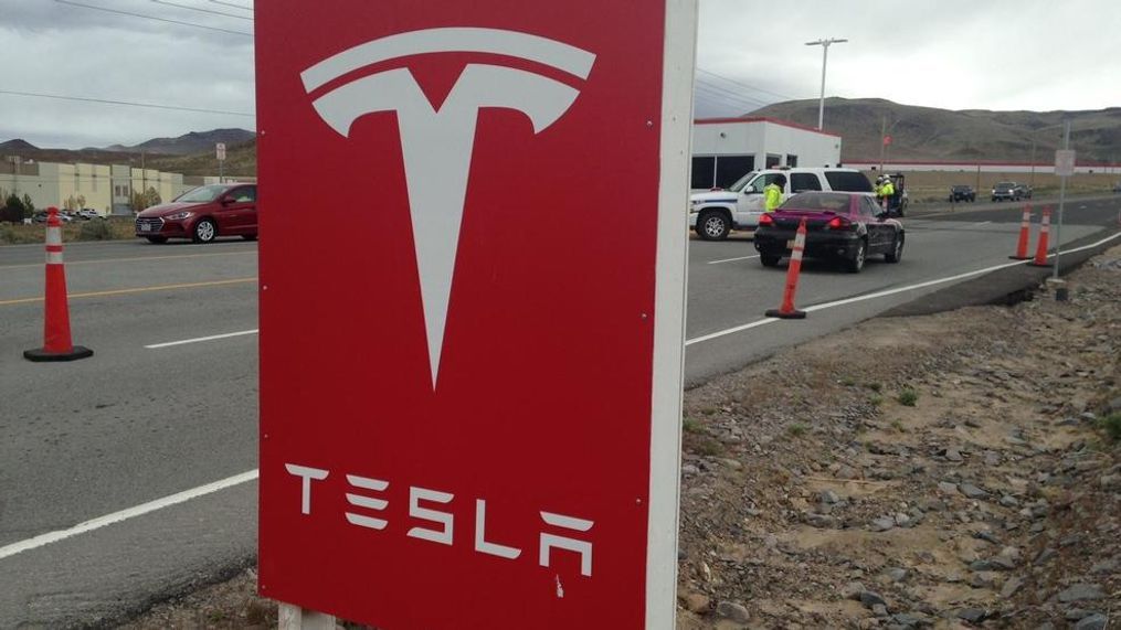 {p}Ex-Tesla worker accused of hacking seeks $1M in counterclaim{/p}