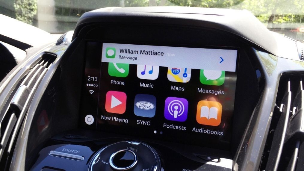 Apple CarPlay as it appears in the 2017 Ford Escape, showing that there is a new text message. (Sinclair Broadcast Group / Jill Ciminillo)