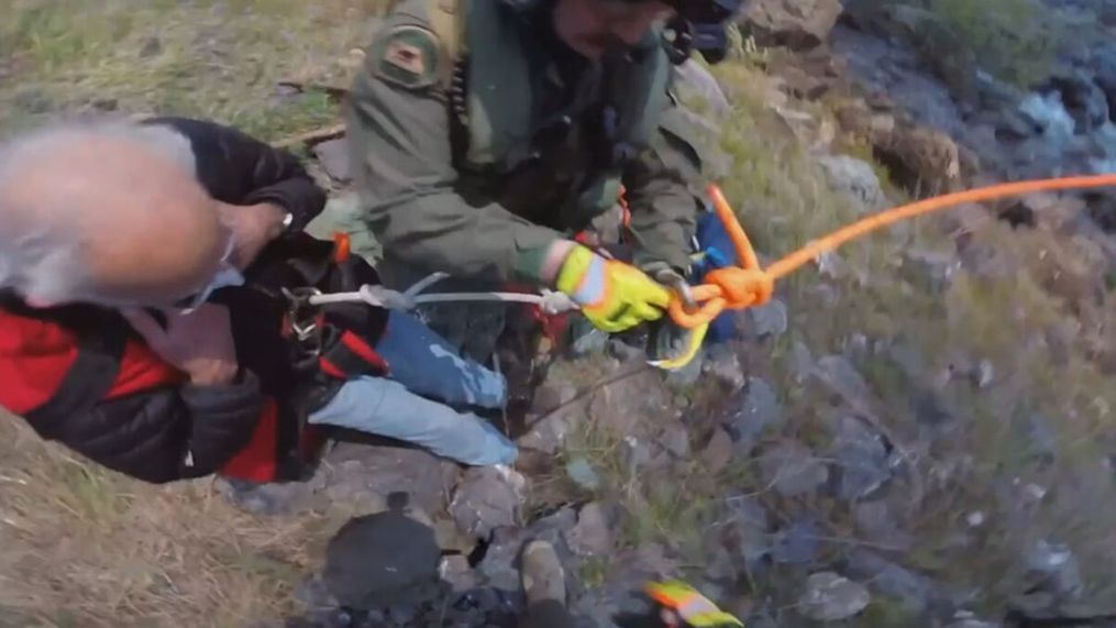 The Sheriffs Helicopter Henry-1 responded to the area of Bloody Rock, located east of Lake Pillsbury, to assist with rescuing a lost elderly person, on 18th April 2021. (@sonoma.sheriff/Clipzilla)