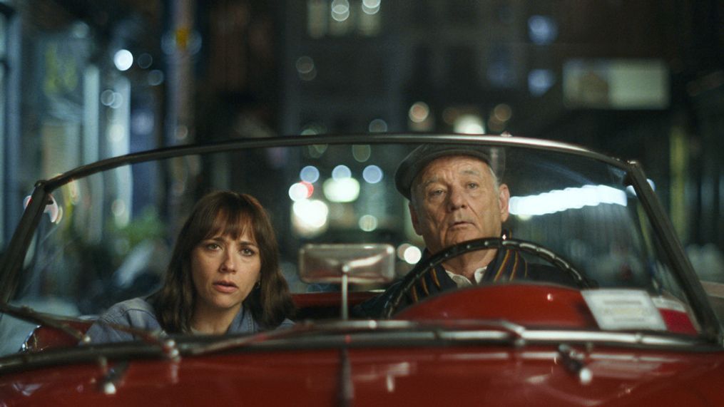 (L-R) Rashida Jones, Bill Murray in Sofia Coppola's "On the Rocks" (Photo: a24/Apple)