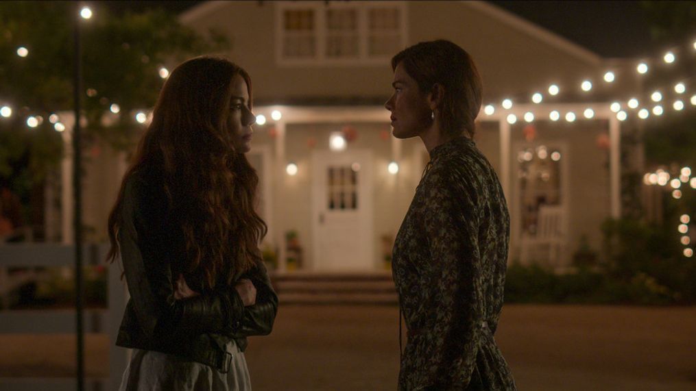 Echoes. Michelle Monaghan as Gina and Leni McCleary in episode 103 of Echoes. Cr. Courtesy of Netflix © 2022