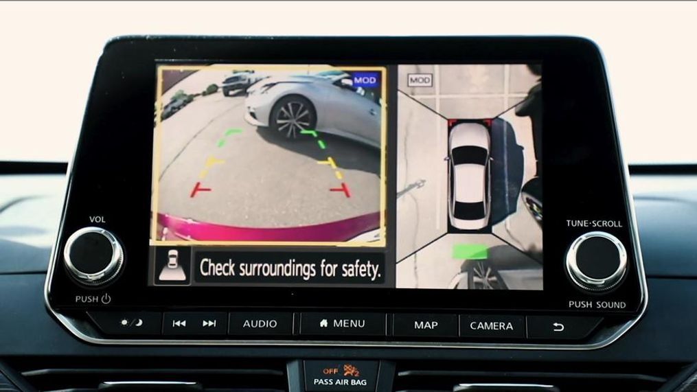 Rear Cross Traffic Alert is{&nbsp;} included in Nissan Safety Shield 360. (Image courtesy of Nissan North America)