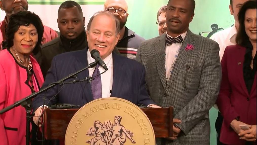 Detroit Mayor{&nbsp;}Mike Duggan joins officials from Fiat Chrysler, the UAW and others in announcing a major investment to create a new line of SUVs in Detroit. (WWMT)