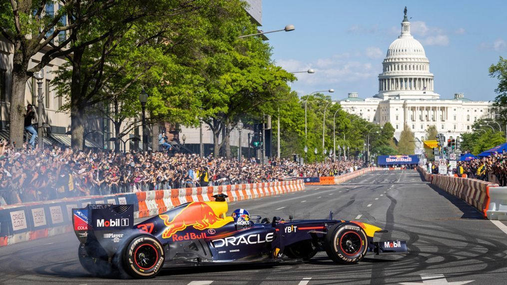 David Coulthard  at the Red Bull Showrun in Washington, D.C., USA on April 20, 2024. (Photo courtesy of Robert Snow / Red Bull Content Pool)