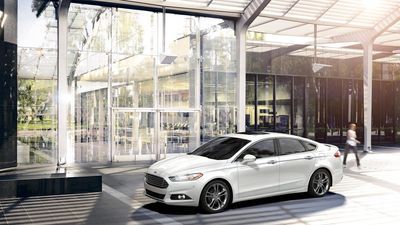 Image for story: Ford Motor Co. recalls 1.4M Fusions, MKZs because the steering wheel could fall off