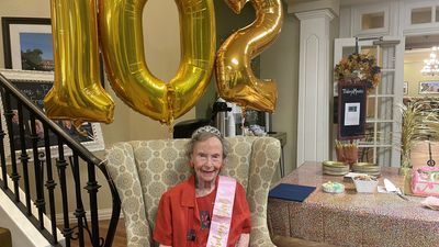 Image for story: Tennessee woman celebrates 102nd birthday, says she drinks a glass of wine every day