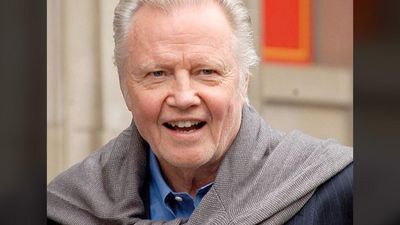 Image for story: Jon Voight calls Trump 'greatest president since Abraham Lincoln'