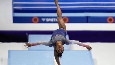 Image for story: Simone Biles leads U.S. women to record 7th straight team title at gymnastics world championships