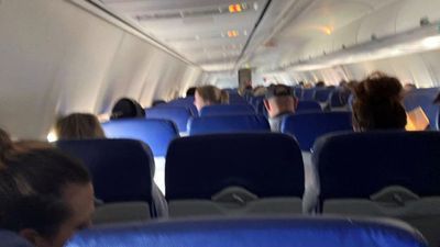 Image for story: Nearly half the passengers on Southwest flight not wearing masks, Oregon man says